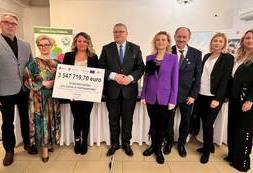 Podpisanie umowy (75)