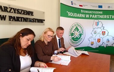 SAMORZĄDY Z GRANTAMI NA OPRACOWANIE KONCEPCJI SMART VILLAGE 9